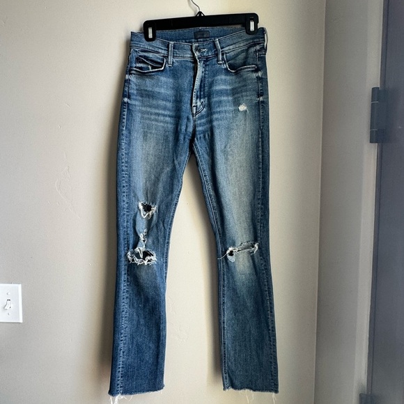 MOTHER Denim - MOTHER Mid Rise Dazzler Ankle Fray Jeans Distressed Knees Weekend Warrior 27